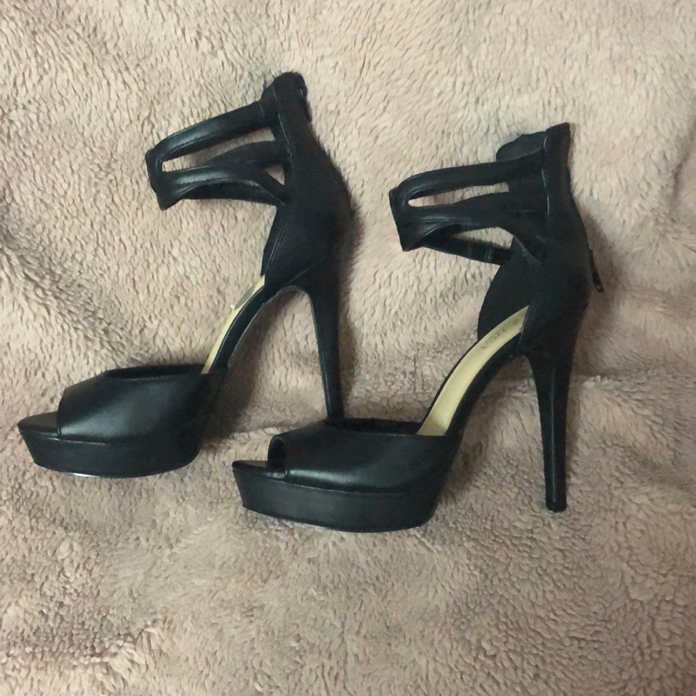 Great condition Nine West High heels Black